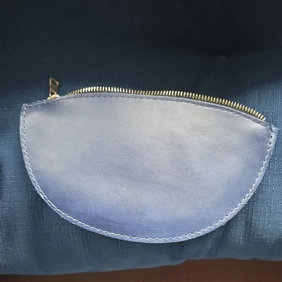 Portland Leather Seesaw Slider Pouch Cowboy Blue Leather with Gold Zipper - Picture 3 of 4